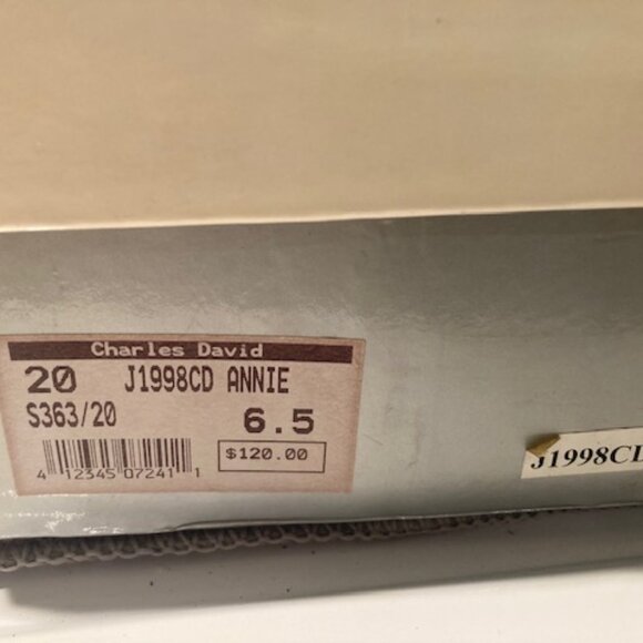 Charles David Vintage Sandals - Picture 5 of 5